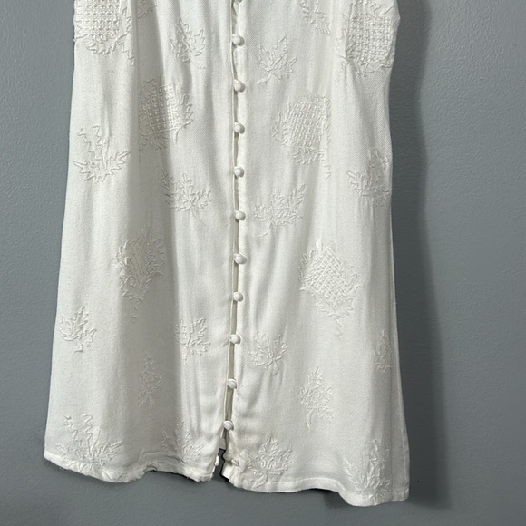 Gianni Bini White Rustic Cottage Embroidered White Dress with cloth buttons Sz M - Picture 10 of 17